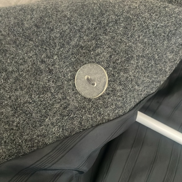 Warm peacoat from H&M, size 4, 60%wool, 40% viscose - Picture 4 of 9